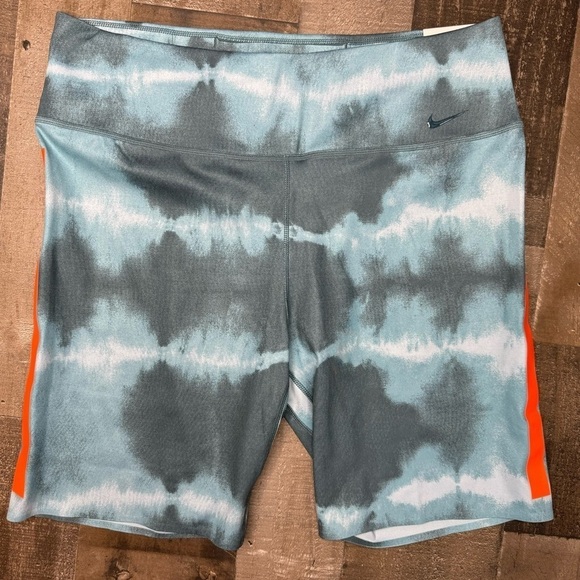 NWT Nike Mid Rise Bike Short size Large - Picture 4 of 10
